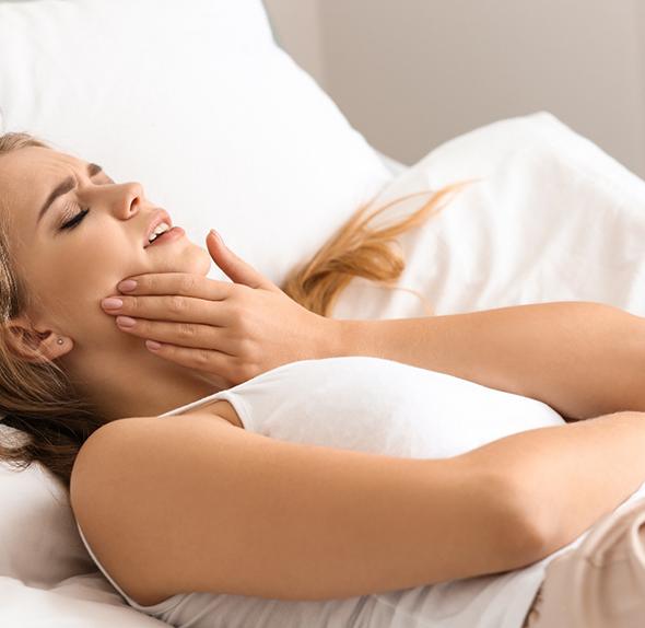 Woman with tooth pain